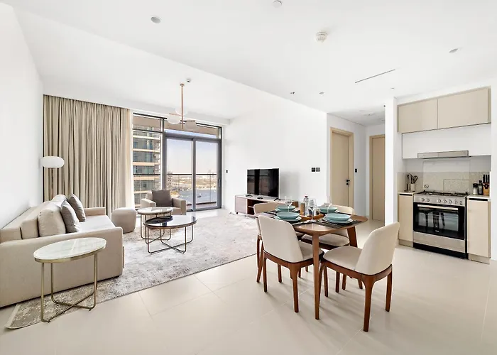 Silkhaus Dubai Skyline View With Tower Private Beach