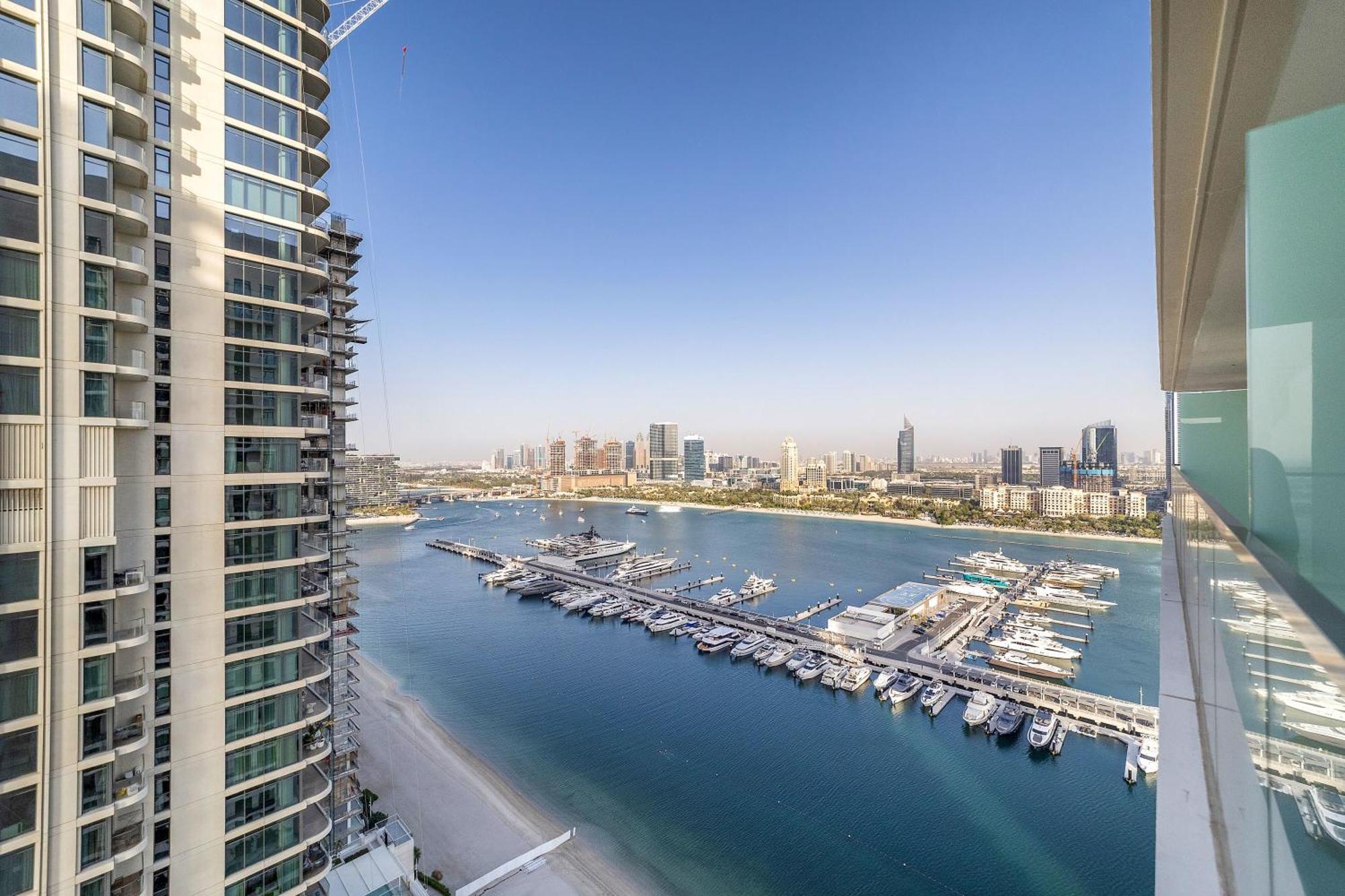 Silkhaus Skyline View With Tower Private